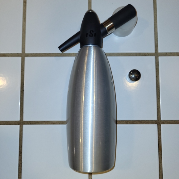 iSi Kitchen Isi Liter Stainless Steel Soda Siphon Portable